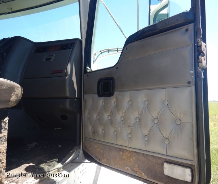 image for item DN0440 2006 Kenworth T800  vacuum truck