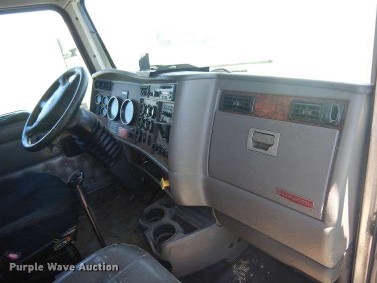 image for item DN0440 2006 Kenworth T800  vacuum truck