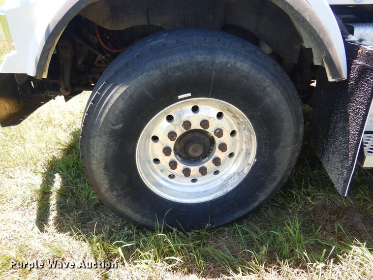 image for item DN0440 2006 Kenworth T800  vacuum truck