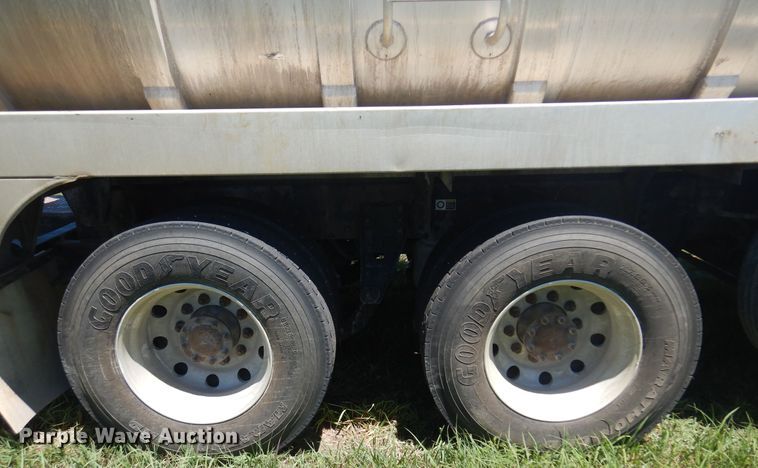 image for item DN0440 2006 Kenworth T800  vacuum truck