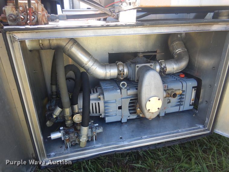 image for item DN0440 2006 Kenworth T800  vacuum truck