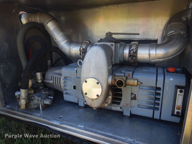 image for item DN0440 2006 Kenworth T800  vacuum truck