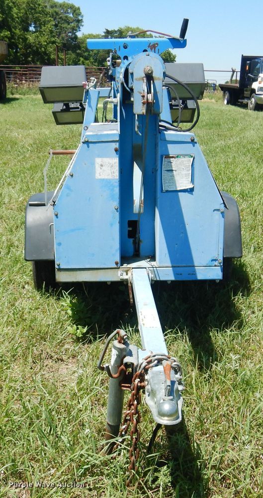 image for item DN0441 Genie TML-4000N  light plant