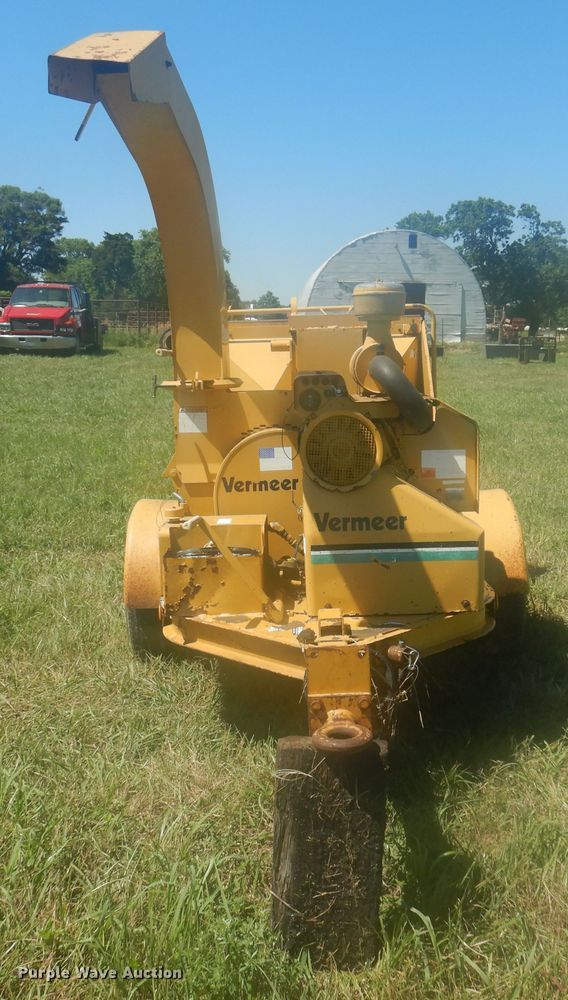 image for item DN0445 2002 Vermeer BC935  wood chipper