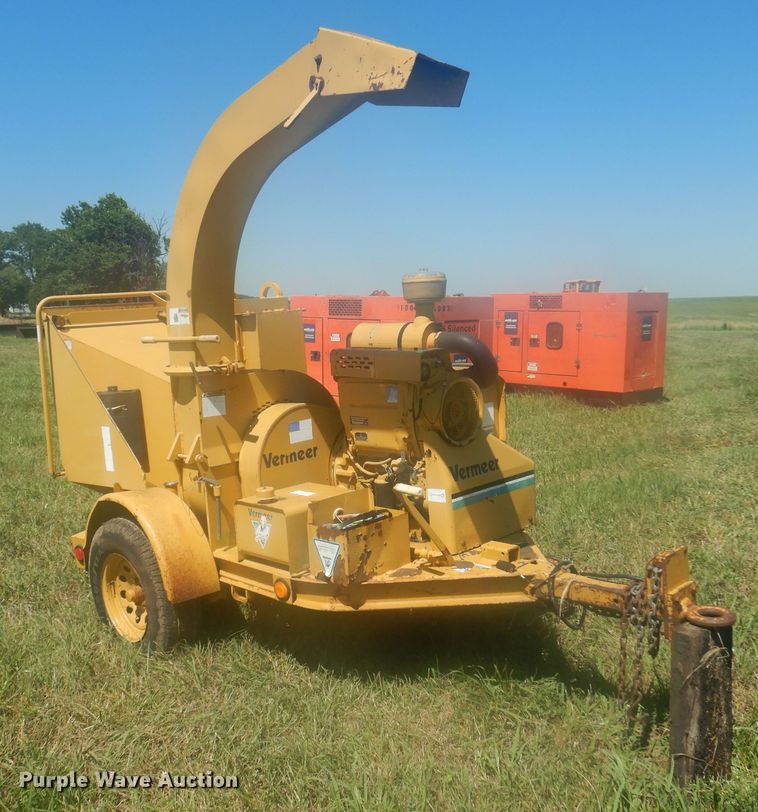 image for item DN0445 2002 Vermeer BC935  wood chipper