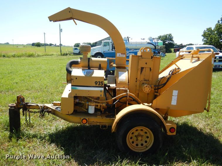 image for item DN0445 2002 Vermeer BC935  wood chipper