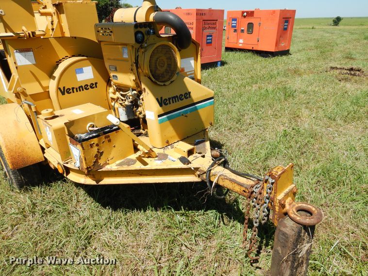image for item DN0445 2002 Vermeer BC935  wood chipper