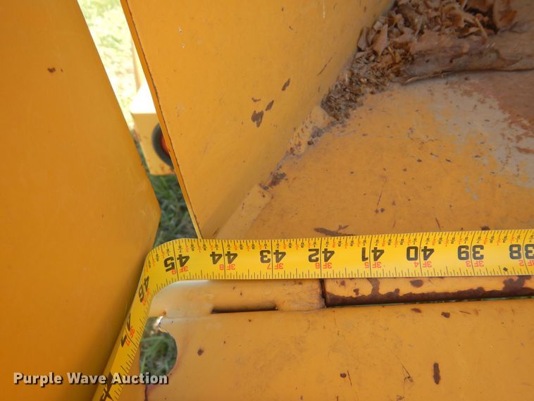 image for item DN0445 2002 Vermeer BC935  wood chipper