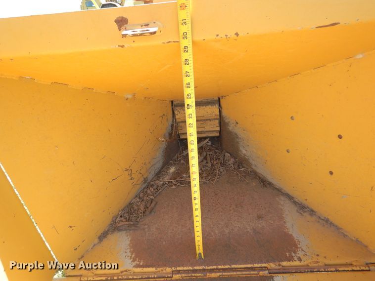 image for item DN0445 2002 Vermeer BC935  wood chipper