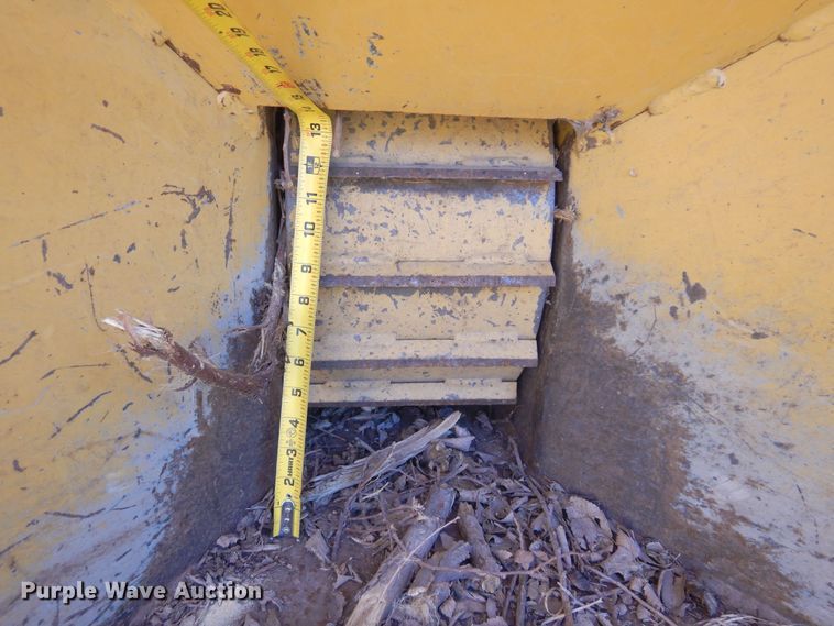 image for item DN0445 2002 Vermeer BC935  wood chipper