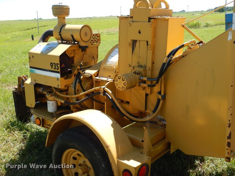 image for item DN0445 2002 Vermeer BC935  wood chipper