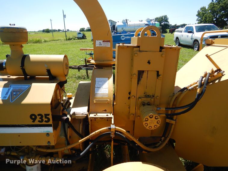 image for item DN0445 2002 Vermeer BC935  wood chipper