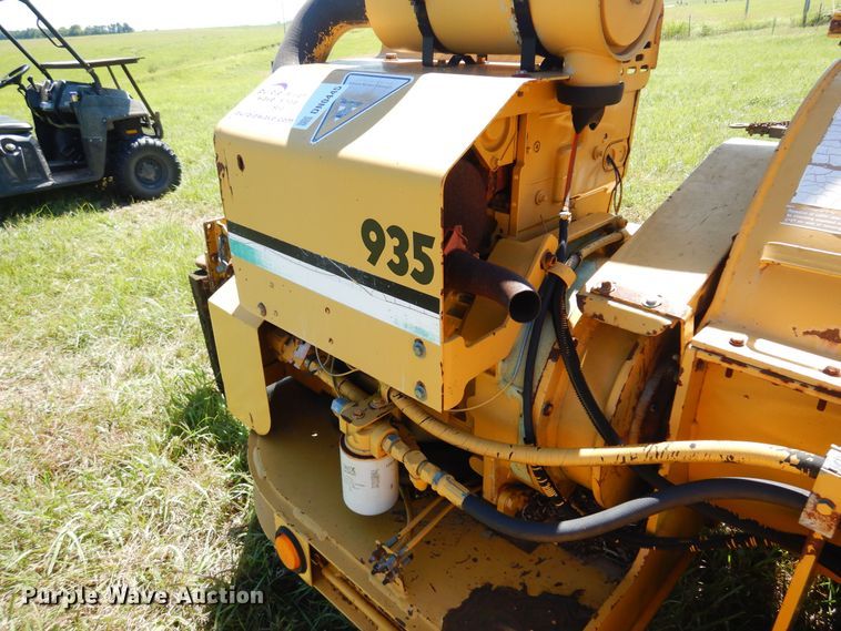 image for item DN0445 2002 Vermeer BC935  wood chipper