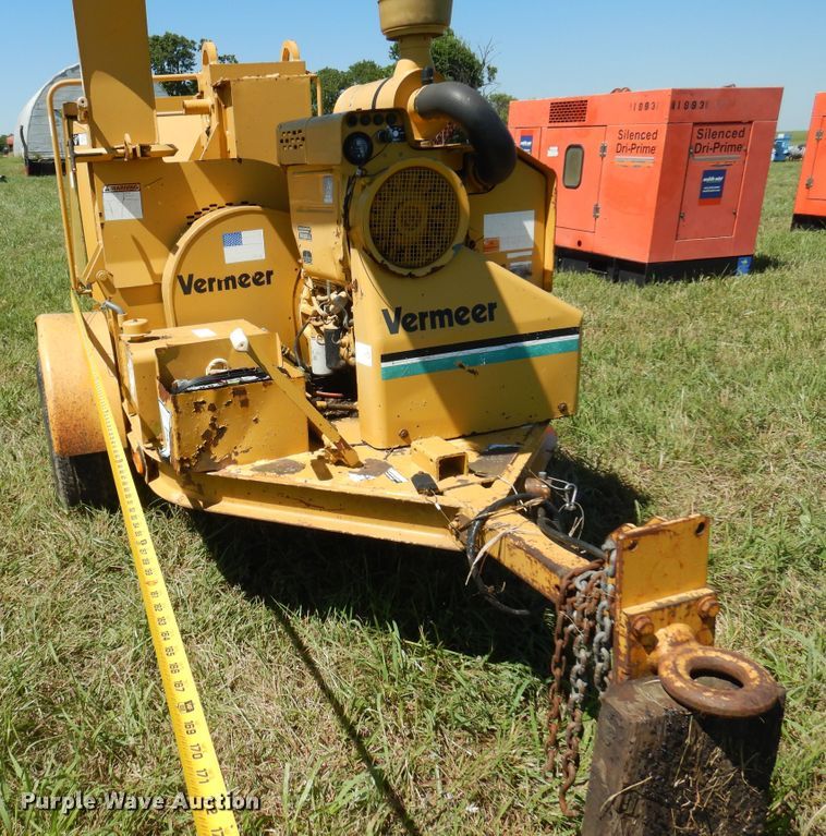 image for item DN0445 2002 Vermeer BC935  wood chipper