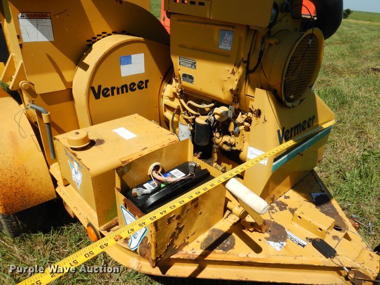 image for item DN0445 2002 Vermeer BC935  wood chipper