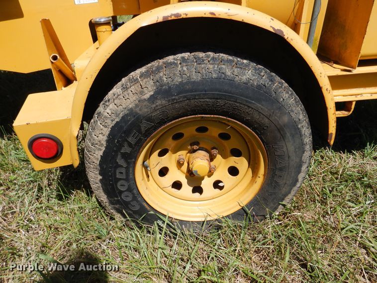 image for item DN0445 2002 Vermeer BC935  wood chipper