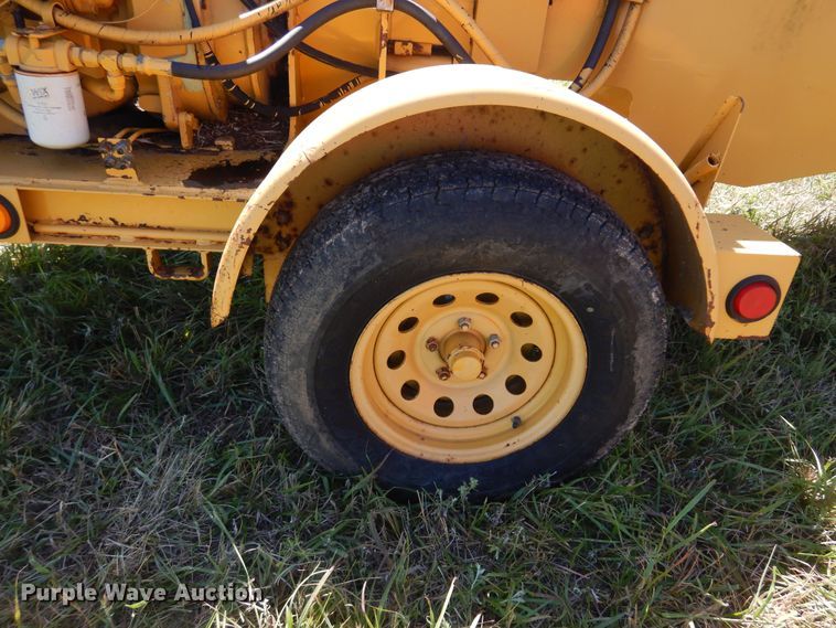 image for item DN0445 2002 Vermeer BC935  wood chipper