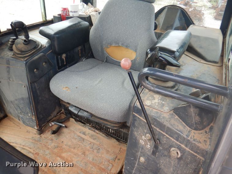 image for item DJ3835 2006 John Deere 650J XLT  dozer