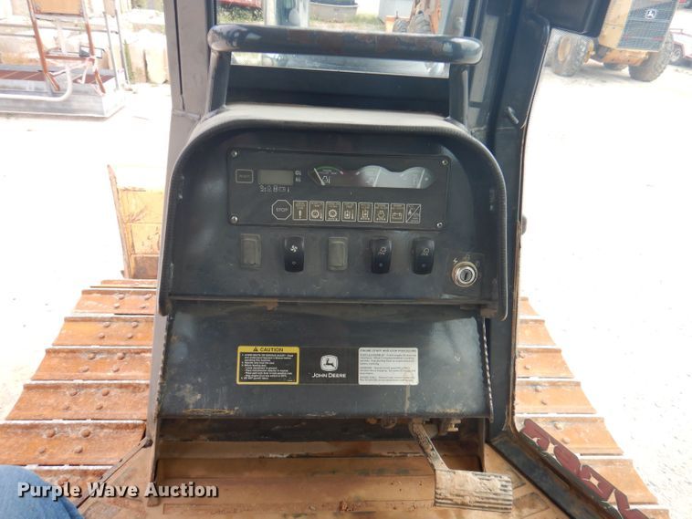 image for item DJ3835 2006 John Deere 650J XLT  dozer