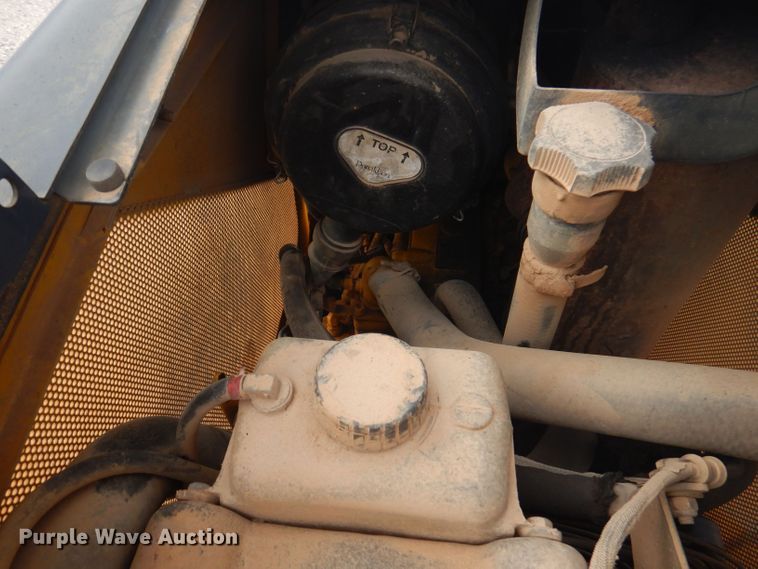 image for item DJ3835 2006 John Deere 650J XLT  dozer