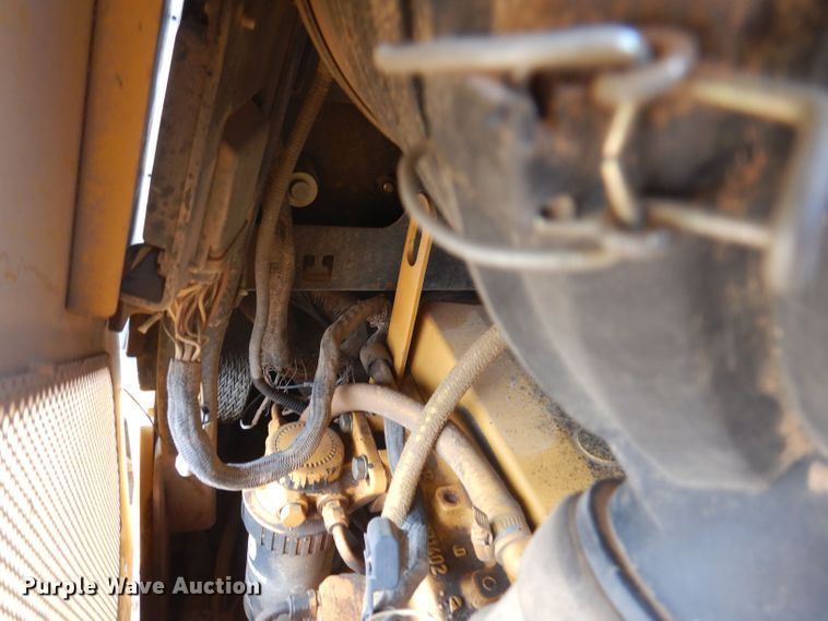 image for item DJ3835 2006 John Deere 650J XLT  dozer