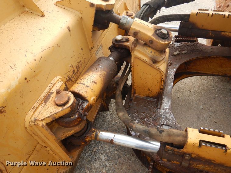 image for item DJ3835 2006 John Deere 650J XLT  dozer