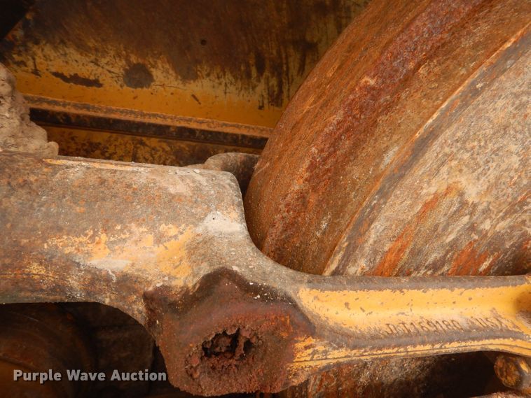 image for item DJ3835 2006 John Deere 650J XLT  dozer