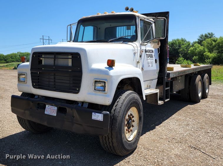 image for item DL6608 1992 Ford LT9000  flatbed truck
