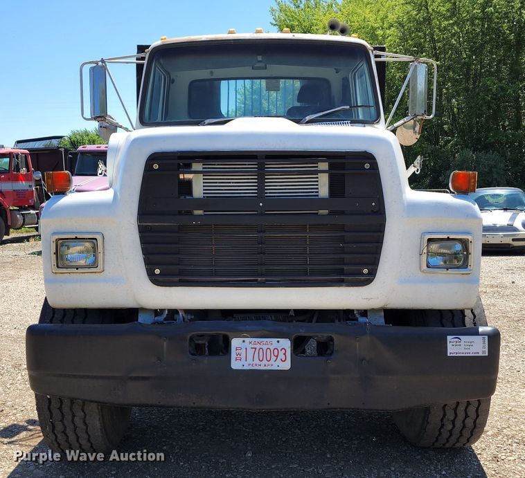 image for item DL6608 1992 Ford LT9000  flatbed truck