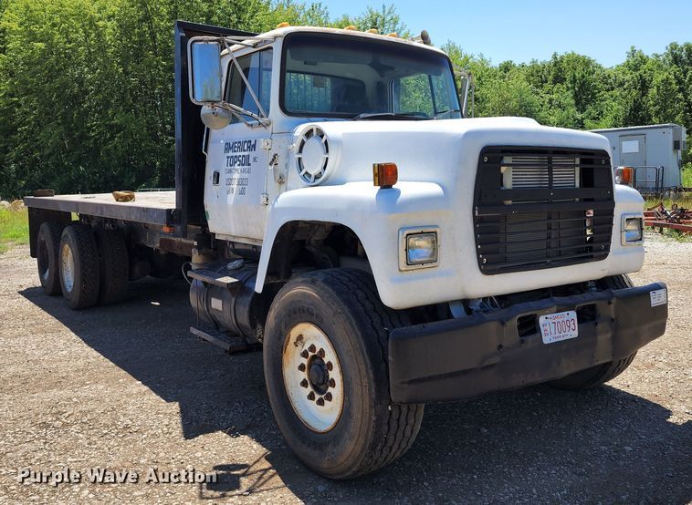 image for item DL6608 1992 Ford LT9000  flatbed truck