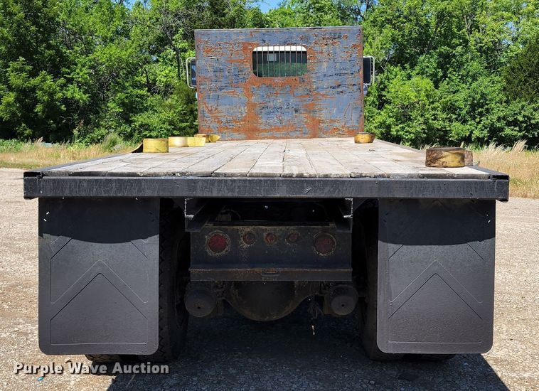image for item DL6608 1992 Ford LT9000  flatbed truck