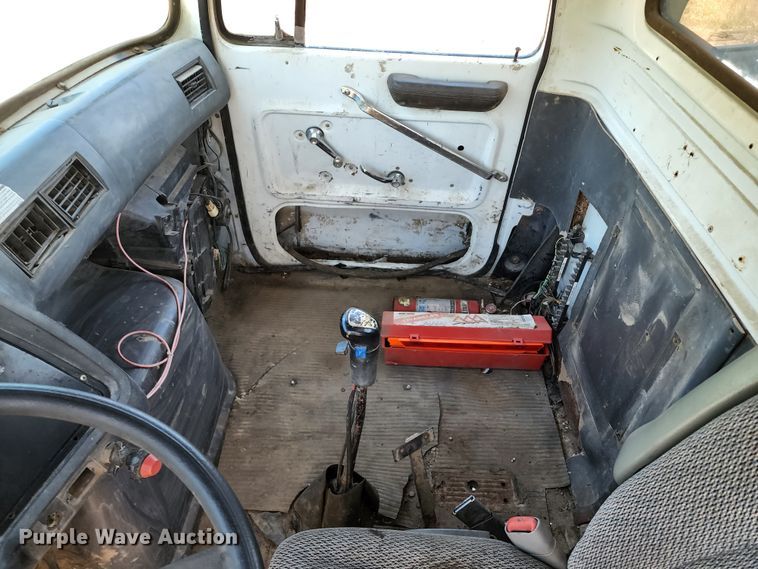 image for item DL6608 1992 Ford LT9000  flatbed truck