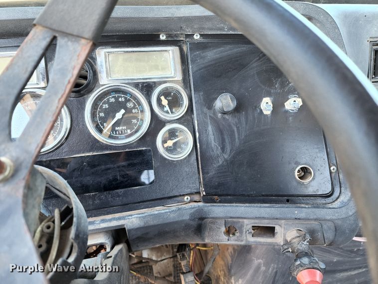 image for item DL6608 1992 Ford LT9000  flatbed truck