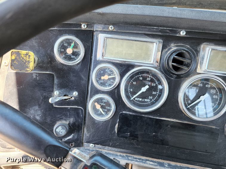 image for item DL6608 1992 Ford LT9000  flatbed truck