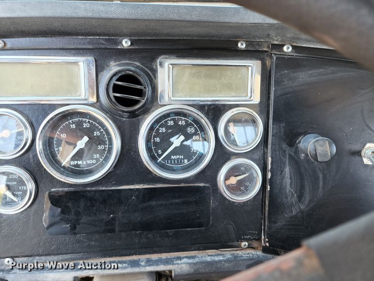 image for item DL6608 1992 Ford LT9000  flatbed truck