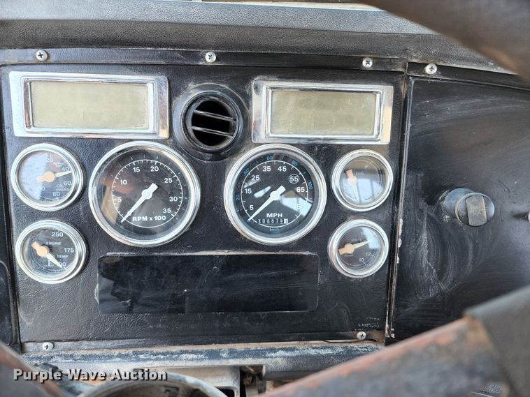 image for item DL6608 1992 Ford LT9000  flatbed truck