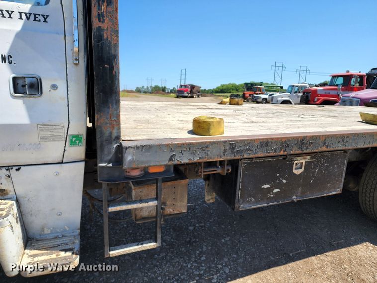 image for item DL6608 1992 Ford LT9000  flatbed truck