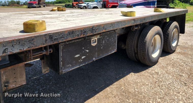 image for item DL6608 1992 Ford LT9000  flatbed truck