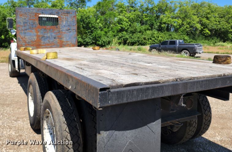 image for item DL6608 1992 Ford LT9000  flatbed truck
