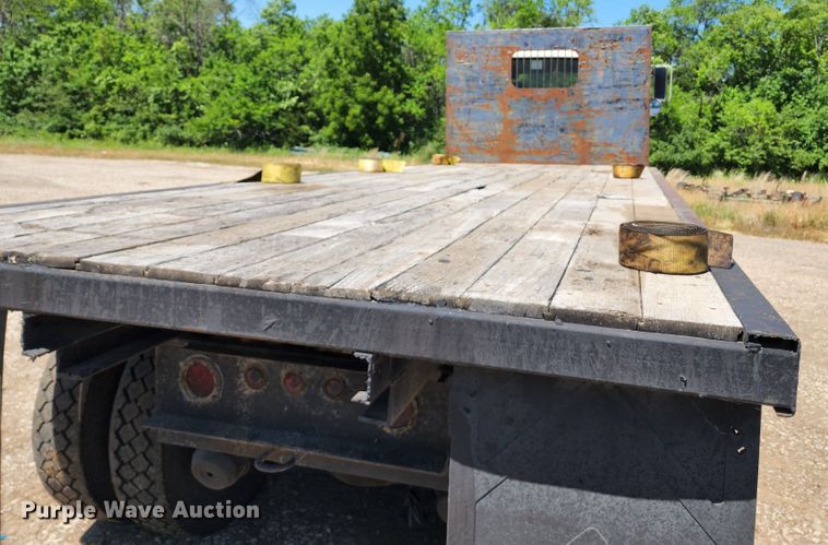 image for item DL6608 1992 Ford LT9000  flatbed truck