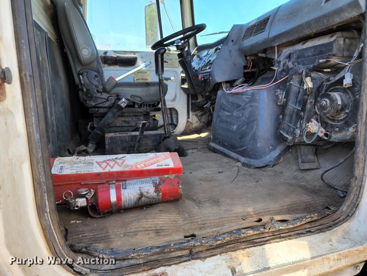 image for item DL6608 1992 Ford LT9000  flatbed truck