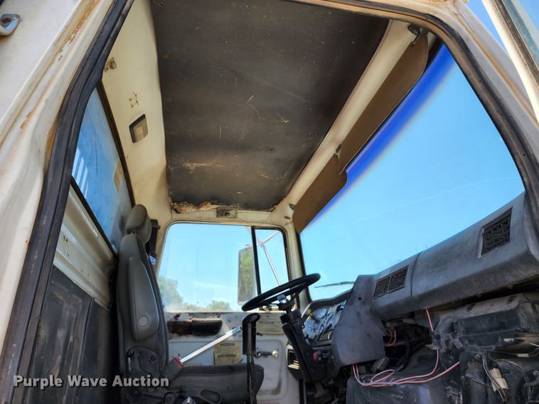 image for item DL6608 1992 Ford LT9000  flatbed truck