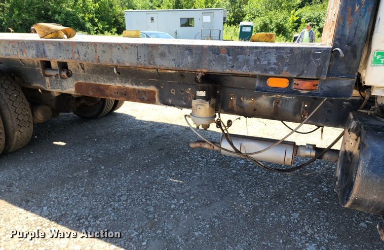 image for item DL6608 1992 Ford LT9000  flatbed truck