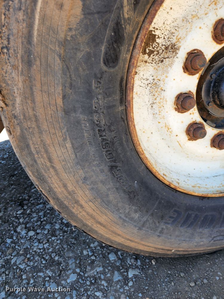 image for item DL6608 1992 Ford LT9000  flatbed truck