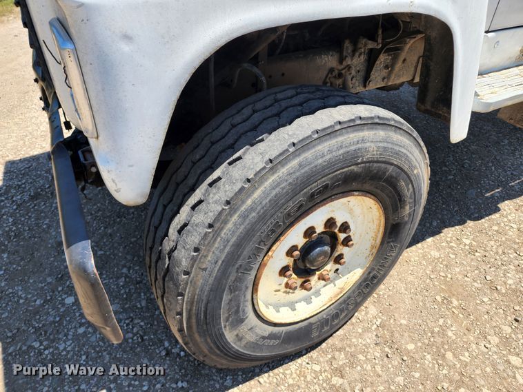 image for item DL6608 1992 Ford LT9000  flatbed truck