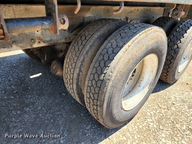 image for item DL6608 1992 Ford LT9000  flatbed truck