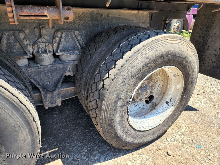 image for item DL6608 1992 Ford LT9000  flatbed truck