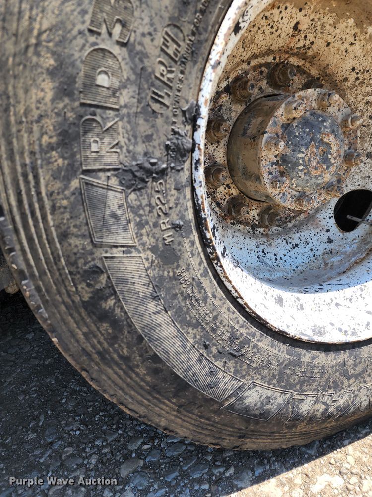 image for item DL6608 1992 Ford LT9000  flatbed truck