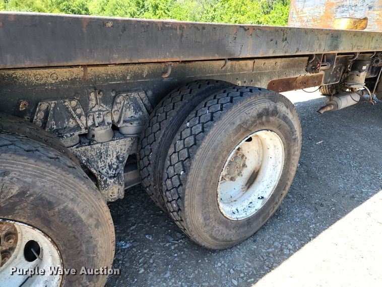 image for item DL6608 1992 Ford LT9000  flatbed truck