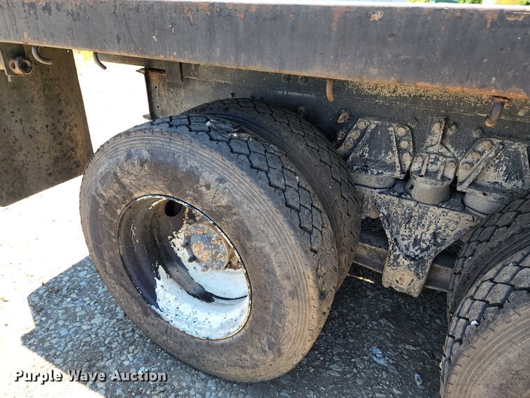 image for item DL6608 1992 Ford LT9000  flatbed truck